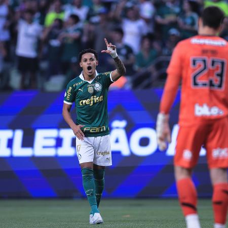 Lázaro comemora gol que foi anulado no clássico entre Palmeiras e São Paulo, pelo Brasileirão