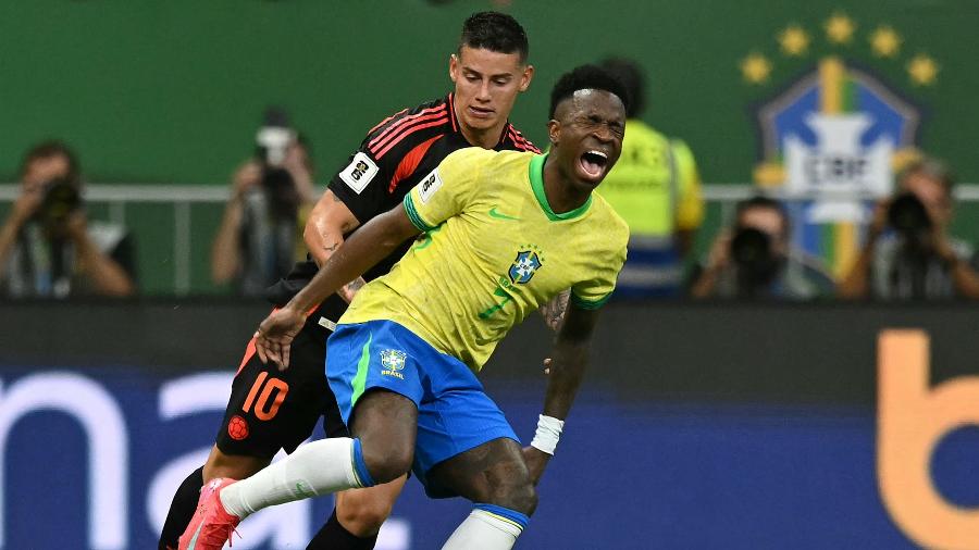 Vinícius Júnior e James Rodríguez em ação durante jogo entre Brasil e Colômbia pelas Eliminatórias Vinícius Júnior e James Rodríguez em ação durante jogo entre Brasil e Colômbia pelas Eliminatórias