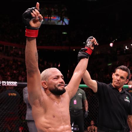 Deiveson Figueiredo comemora após superar Montel Jackson em luta do UFC Rio Deiveson Figueiredo comemora após superar Montel Jackson em luta do UFC Rio