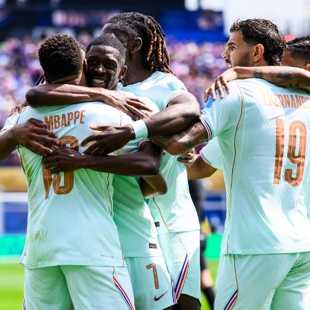 Jogadores da França comemoram segundo gol contra Marrocos na Copa