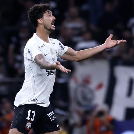 Gustavo Henrique celebra gol em Corinthians x Inter pela Copa do Brasil