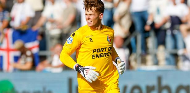 Goleiro filho de ídolo da Holanda faz dois gols no mesmo jogo; veja