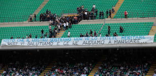 "Vocês não merecem nossa torcida, viemos dizer olá e agora estamos indo almoçar" - Emilio Andreoli/Getty Images
