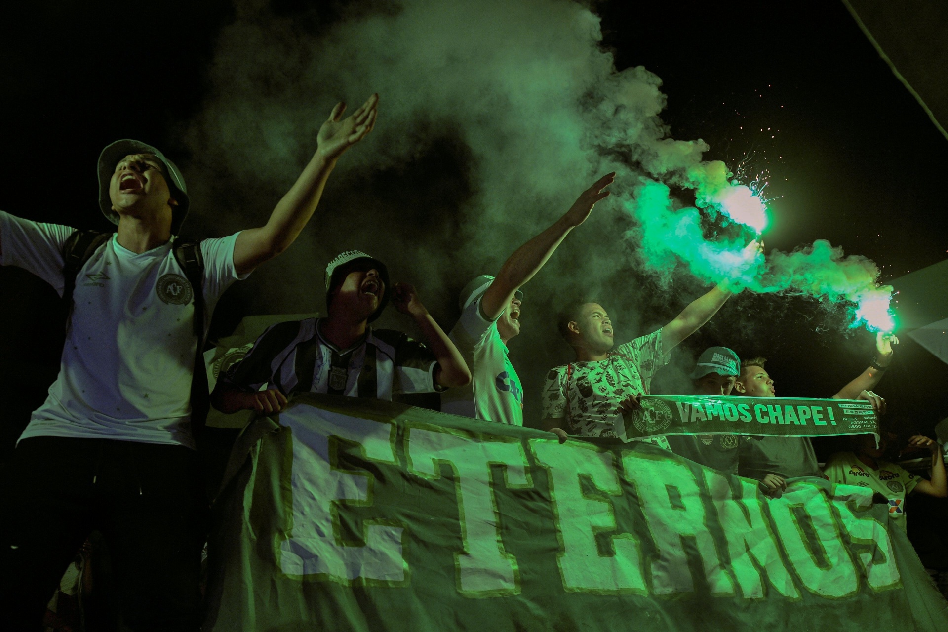 28.nov.2017 - Homenagens na Arena Condá, em Chapecó (SC), às vítimas e aos sobreviventes do acidente aéreo que dizimou a maior parte do time da Chapecoense, entre os dias 28 e 29 de novembro de 2016 - Nelson Almeida/AFP