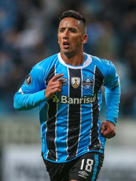 Lucas Barrios comemora gol pelo Grêmio - Jefferson Bernardes/AFP