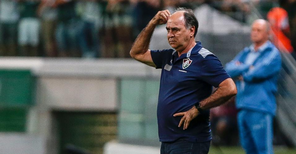 Técnico do Fluminense, Marcelo Oliveira acompanha jogo contra o Palmeiras