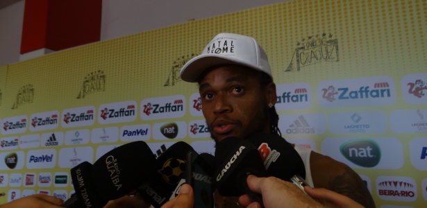 Luiz Adriano fala sobre oferta do Internacional antes de jogo beneficente de D"Alessandro - Marinho Saldanha/UOL