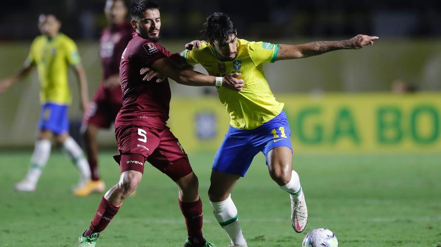 Lucas Paquetá tenta jogada durante Brasil x Venezuela nas Eliminatórias para a Copa - Andre Penner-Getty Images