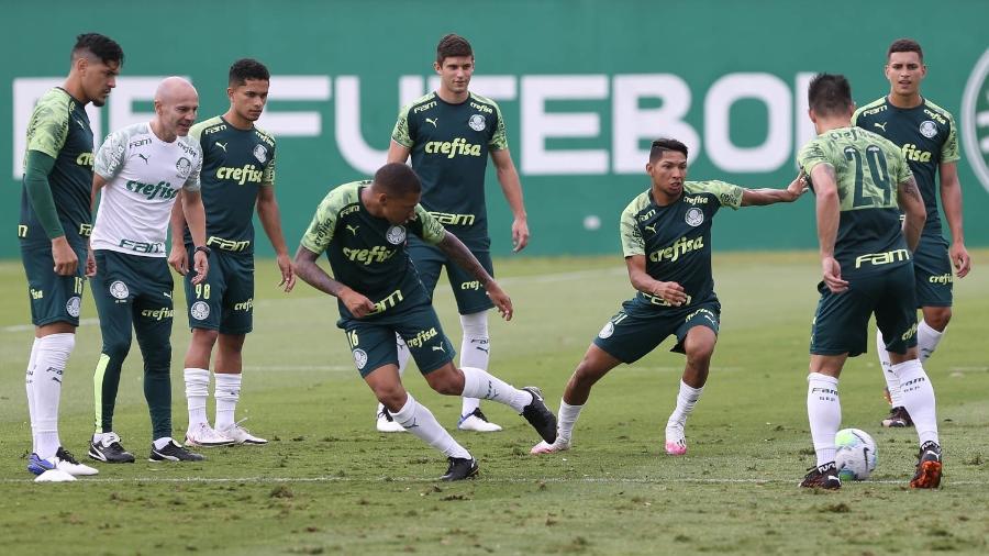 Atacante do Palmeiras, Rony treina na Academia de Futebol e deve voltar ao time - Cesar Greco