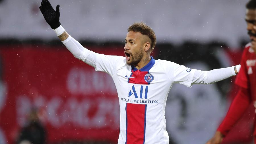 Neymar gesticula na partida entre PSG e Brest pelo Campeonato Francês - Benoit Tessier/Reuters