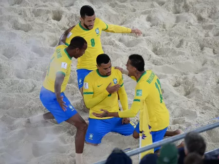 Brasil vira sobre o Irã e vai à final da Copa do Mundo de Futebol de Areia, futebol de areia