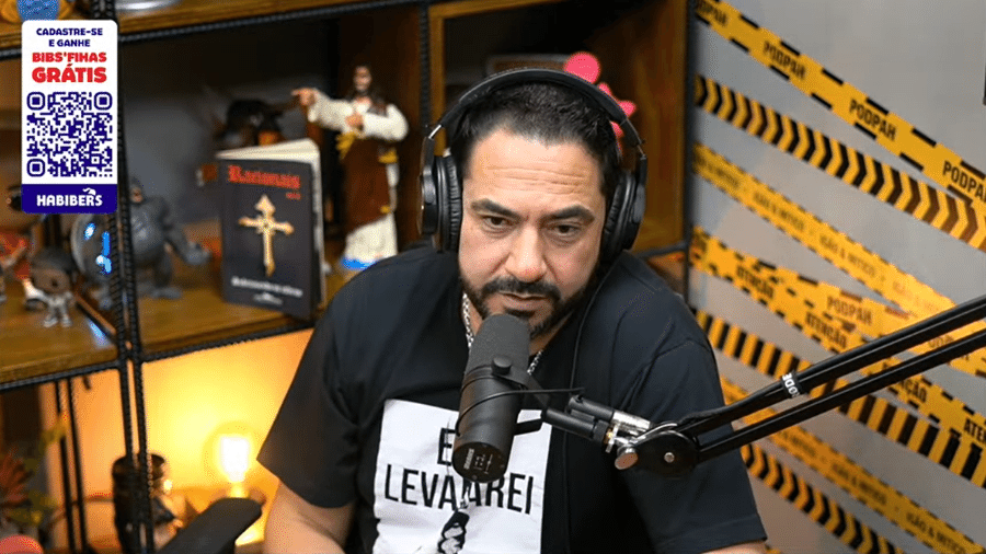 Chicão, ex-zagueiro do Corinthians, em participação no podcast "Podpah" - Transmissão
