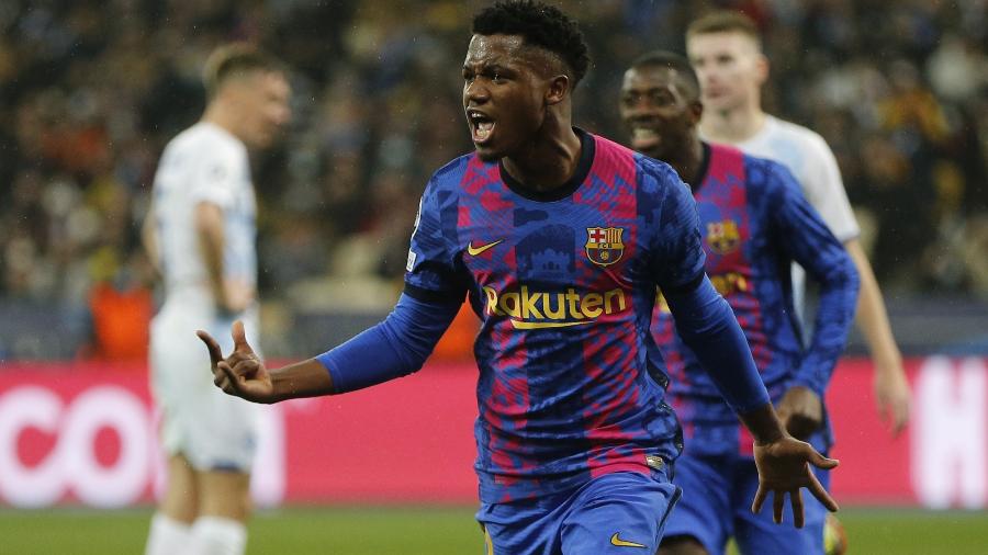 Ansu Fati comemora gol do Barcelona contra o Dínamo Kiev, pela Liga dos Campeões - REUTERS
