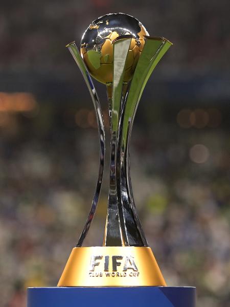 Troféu do Mundial de Clubes é exibido no gramado antes de Chelsea x Palmeiras - Tullio Puglia - FIFA/FIFA via Getty Images