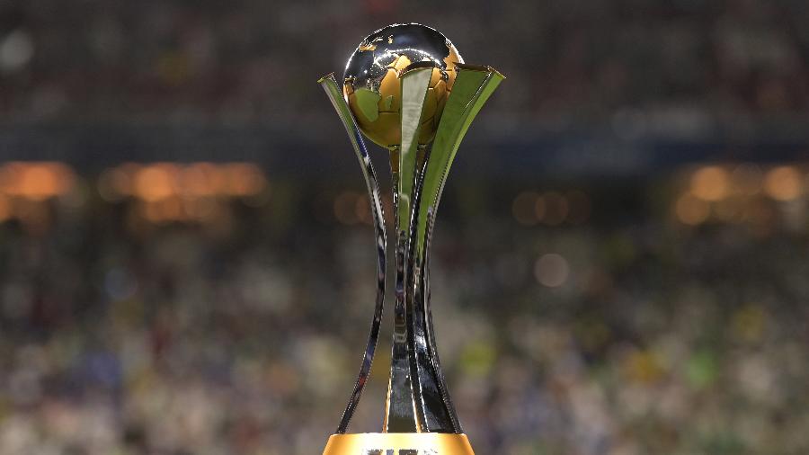 Troféu do Mundial de Clubes é exibido no gramado antes de Chelsea x Palmeiras - Tullio Puglia - FIFA/FIFA via Getty Images