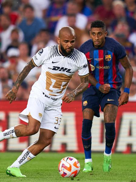 Daniel Alves enfrenta o Barcelona, seu ex-clube, agora defendendo o Pumas, do México - Pedro Salado/Quality Sport Images/Getty Images