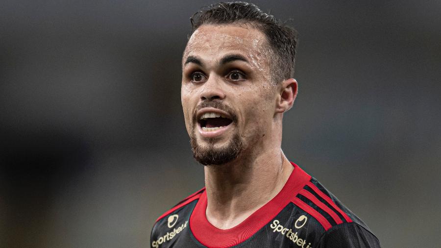 Michael em ação com a camisa do Flamengo; atacante, que hoje atua no futebol árabe, é alvo do Corinthians - Jorge Rodrigues/AGIF