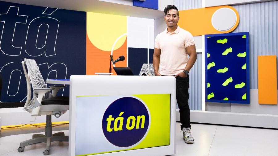 Apresentador Luiz Teixeira no cenário do "Tá on", novo programa do SporTV na hora do almoço - Daniela Toviansky/Globo