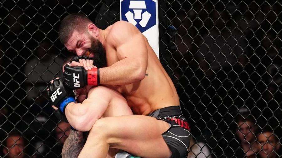 Wellington Turman sofre com grappling do rival e é derrotado por Andre Petroski no UFC 281 - Reprodução/Instagram