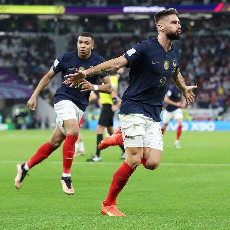 Olivier Giroud abriu o placar para a França contra a Polônia, em partida válida pelas oitavas de final da Copa do Qatar - Alex Grimm/Getty Images