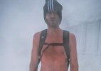 Campeão da Copa do Mundo escala montanha congelada sem camisa; veja fotos - Reprodução