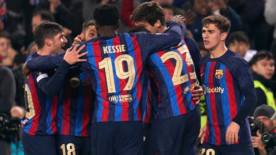 Jogadores do Barcelona celebram gol contra o Manchester United, em jogo pela Liga Europa - Pedro Salado/Quality Sport Images/Getty Images