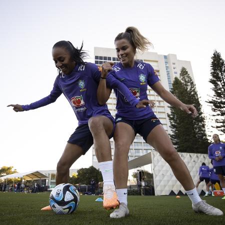 Jogadoras da seleção brasileira feminina durante treino para a Copa do Mundo