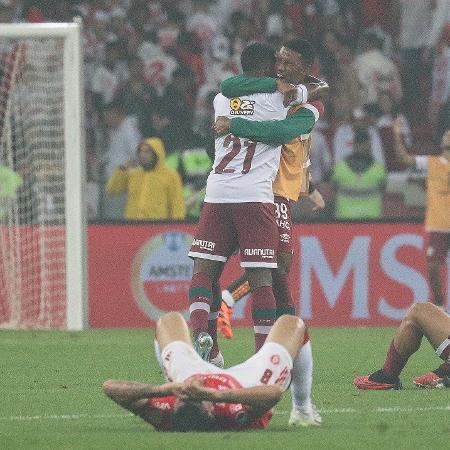 Enquanto jogadores do Inter lamentam, Arias comemora classificação do Fluminense na Libertadores