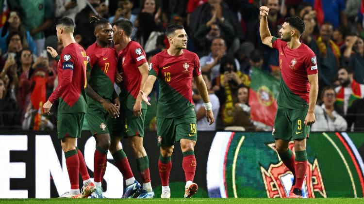 Gonçalo Ramos, de Portugal, celebra seu gol contra a Eslováquia pelas Eliminatórias da Euro