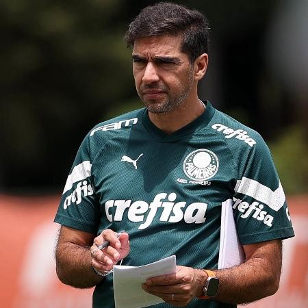 Abel Ferreira analisa treino do Palmeiras na Academia de Futebol
