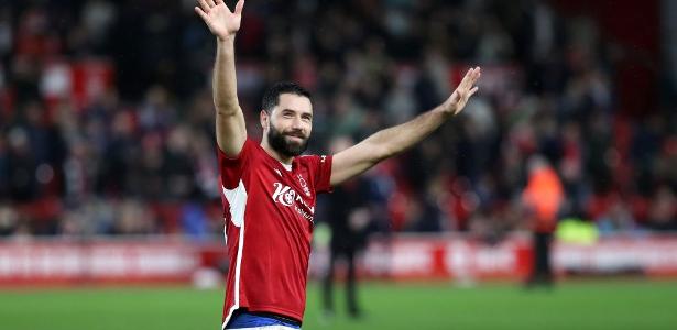Zagueiro Felipe anunciará aposentadoria em junho após passagens por Corinthians e seleção.