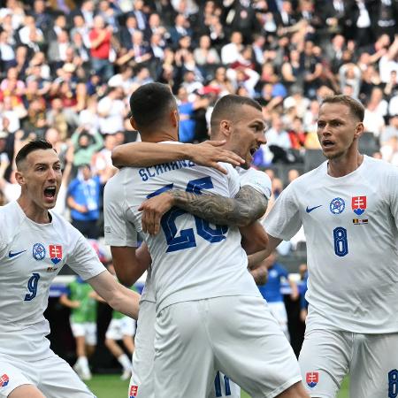 Seleção da Eslováquia comemora gol de Ivan Schranz contra a Bélgica na Eurocopa