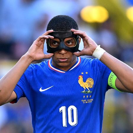 Mbappé, da França, em jogo contra a Polônia pela Eurocopa