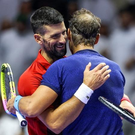 Djokovic e Rafael Nadal durante partida de tênis, pelo Six Kings Slam