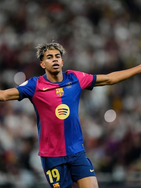 Lamine Yamal comemora após marcar para o Barcelona contra o Real Madrid na Supercopa da Espanha Lamine Yamal comemora após marcar para o Barcelona contra o Real Madrid na Supercopa da Espanha