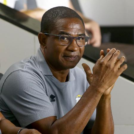 César Sampaio, técnico do Santos, durante jogo contra o Bragantino