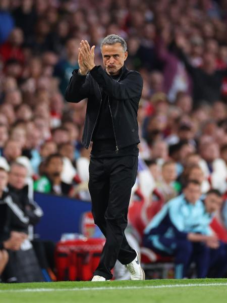 Luis Enrique fez história no Barcelona e está na segunda temporada à frente do PSG Luis Enrique fez história no Barcelona e está na segunda temporada à frente do PSG