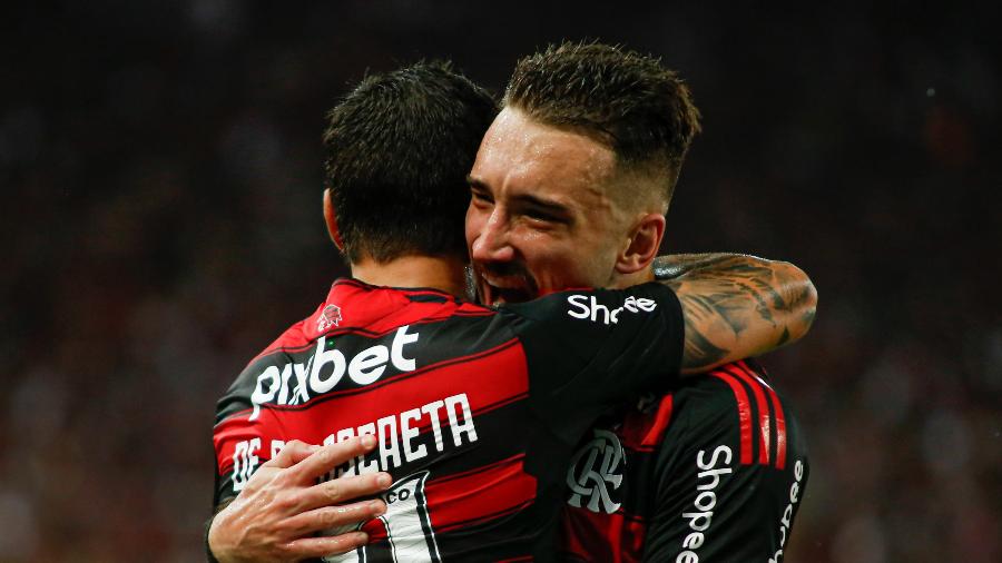 Arrascaeta e Léo Ortiz comemoram gol do Flamengo - JOÃO SALLES/ENQUADRAR/ESTADÃO CONTEÚDO