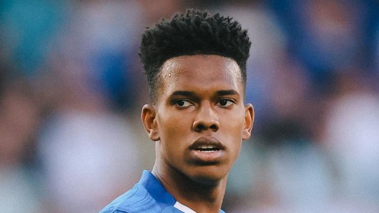 Estevos Estêvão brilha, é ovacionado na estreia, e Chelsea vence amistoso