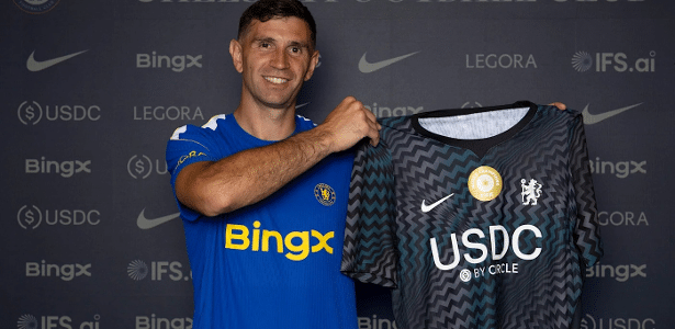 Chelsea anuncia contratação de Dibu Martinez até 2029