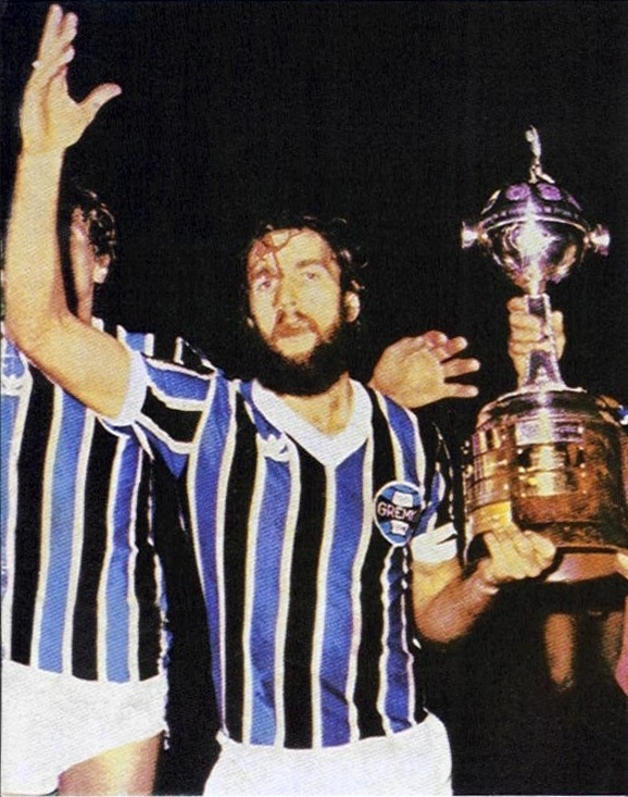 De León celebra a conquista do Grêmio na Libertadores de 1983 - Conmebol/Divulgação