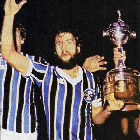 De León celebra a conquista do Grêmio na Libertadores de 1983