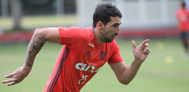 Alejandro Donatti chegou com status ao Flamengo, mas luta para se firmar no clube - Gilvan de Souza/ Flamengo