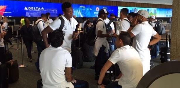 Jogadores do Corinthians no aeroporto de Orlando após a Florida Cup - Divulgação 