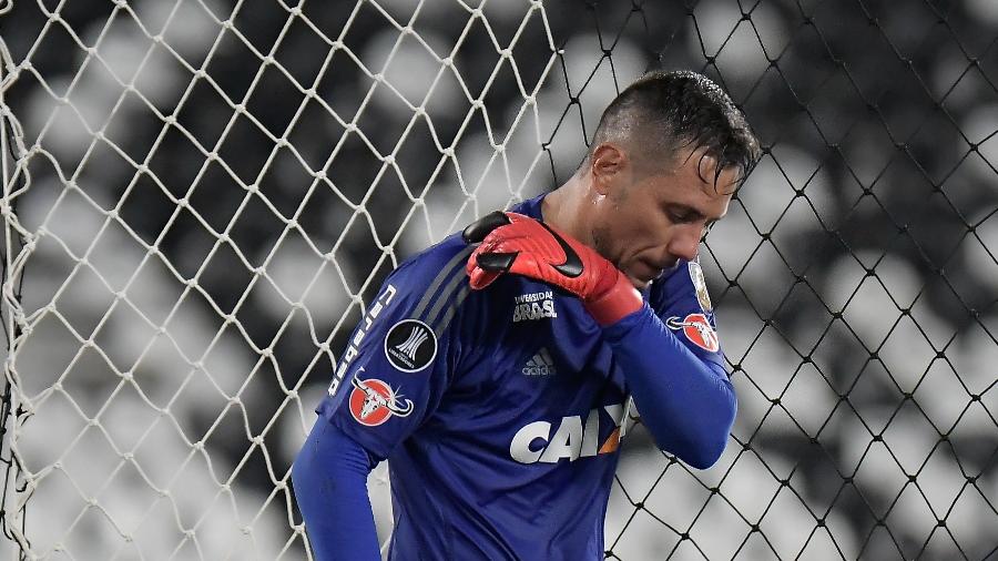 Diego Alves sentiu um incômodo durante o clássico com o Flamengo - Thiago Ribeiro/AGIF