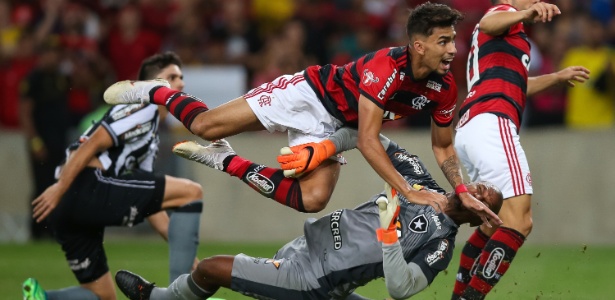 Goleiro Jefferson se chocou com Paquetá no lance do segundo gol do Flamengo - Buda Mendes/Getty Images