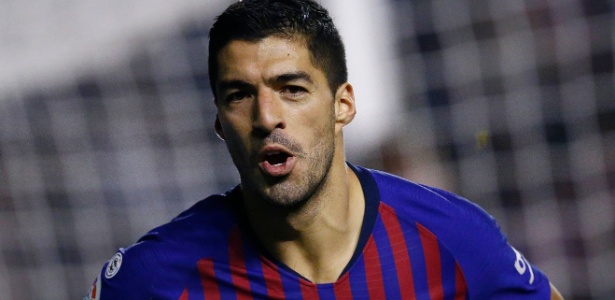 Suárez comemora gol do Barcelona contra o Rayo Vallecano - BENJAMIN CREMEL/AFP - BENJAMIN CREMEL/AFP