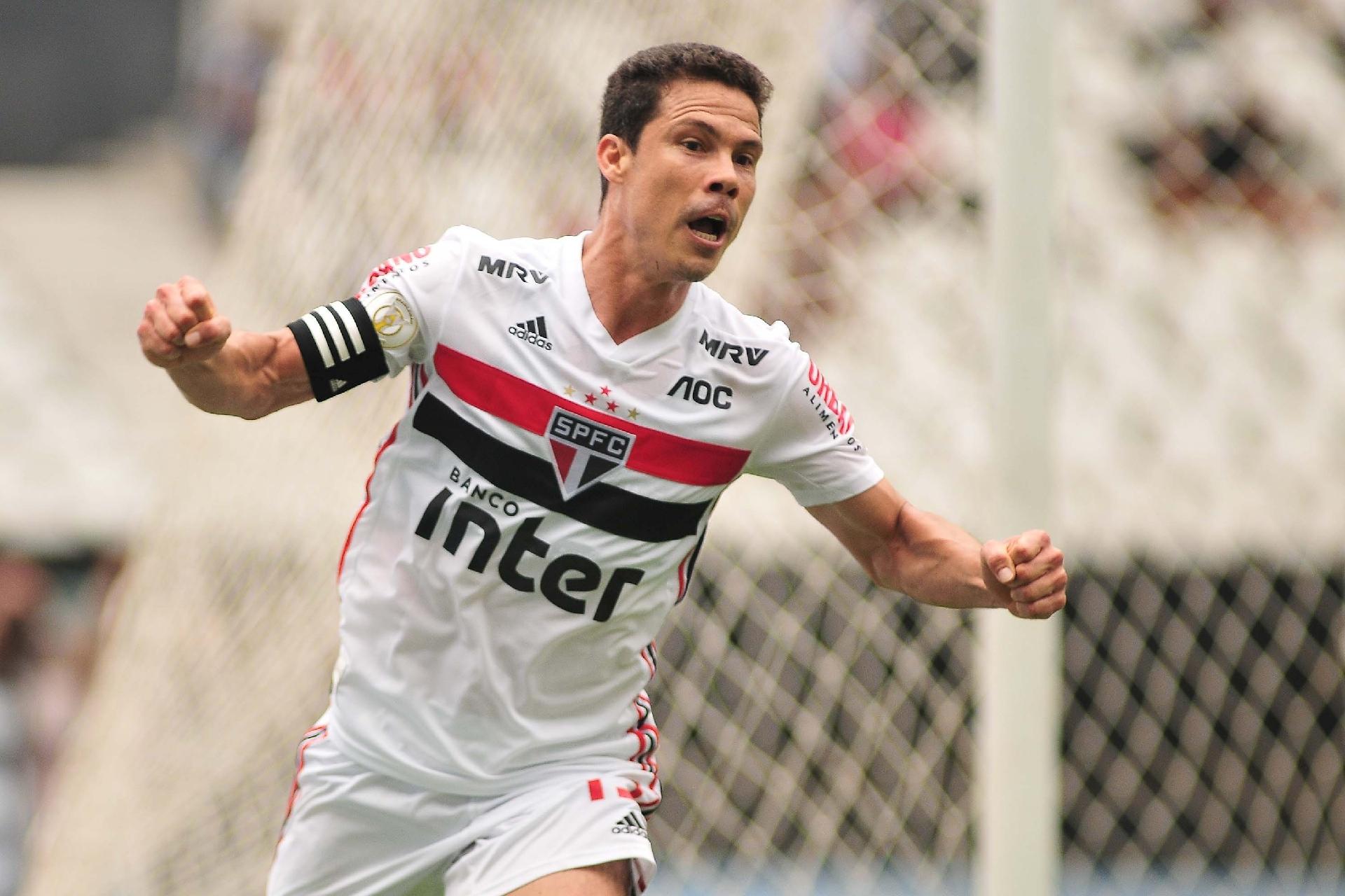 Hernanes celebra marca de 300 jogos e fala sobre empate: 