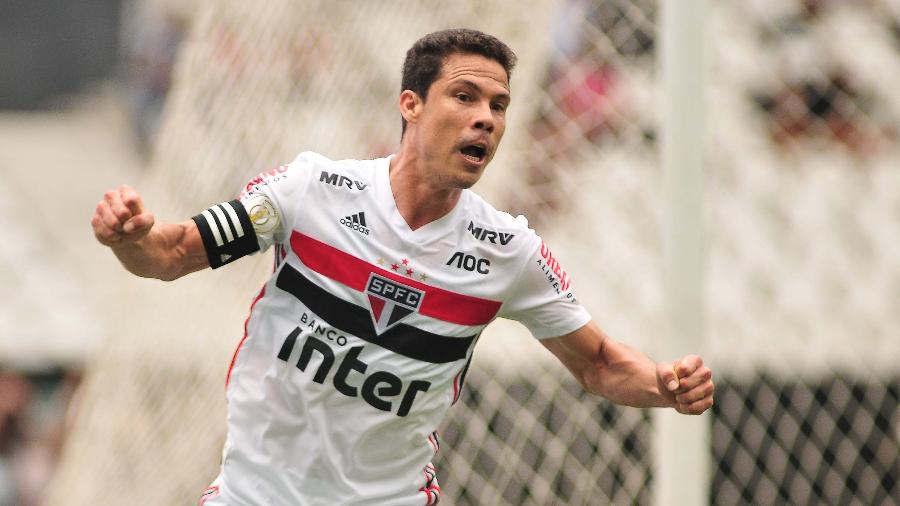 Hernanes comemora gol do São Paulo - Wallace Teixeira/Futura Press/Estadão Conteúdo