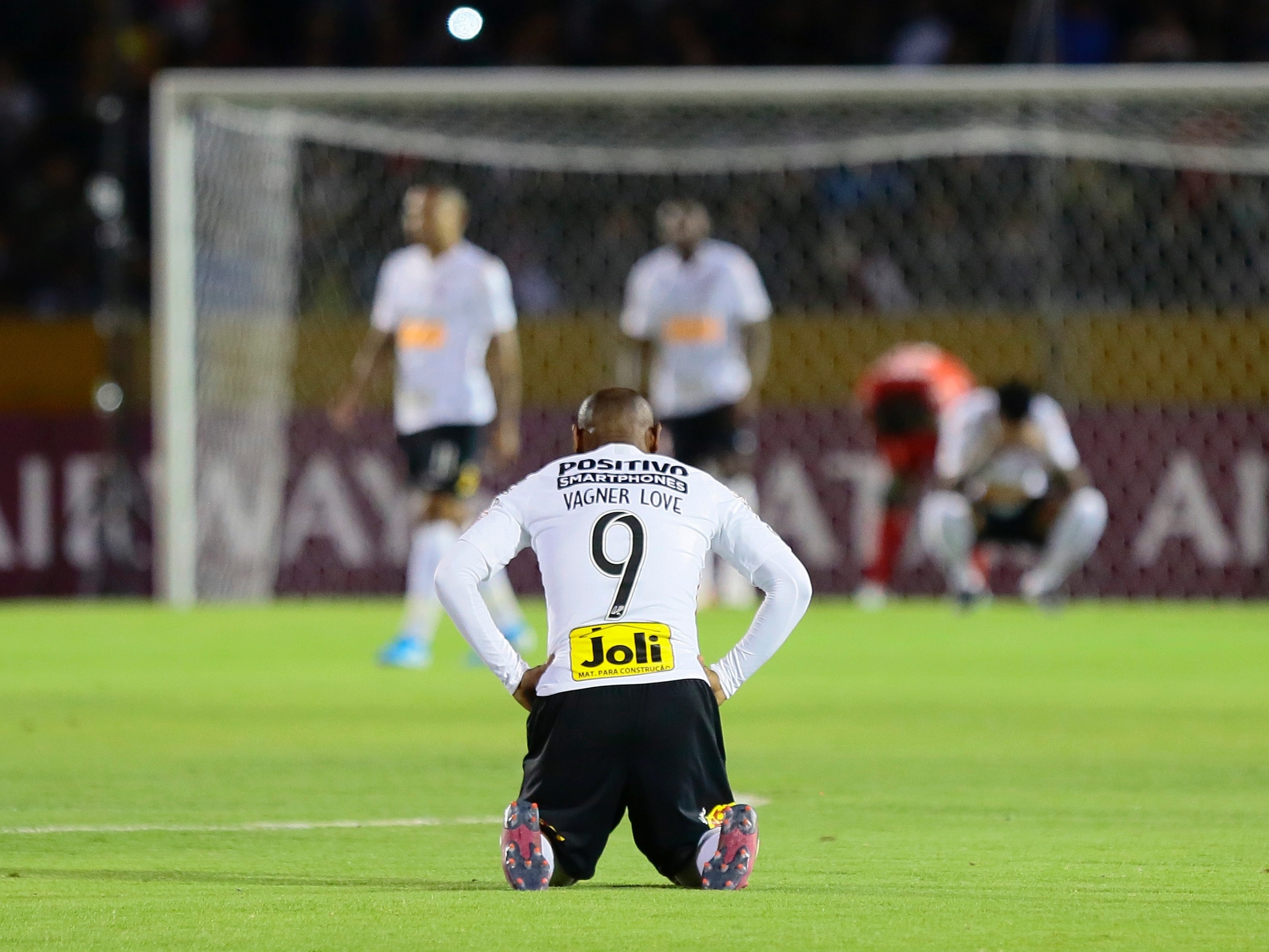 Corinthians quer vencer e largar com vantagem na Sul-Americana